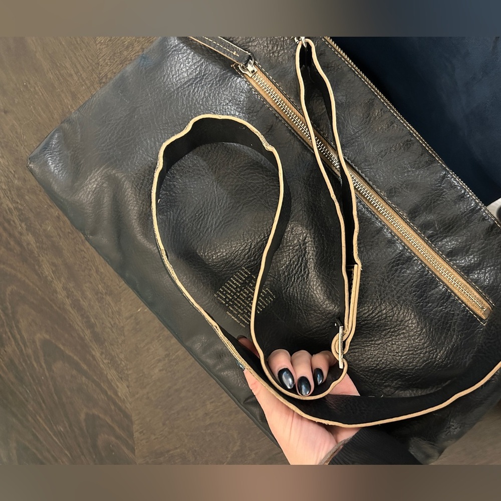 MATT & NAT ~ Vintage butter soft vegan leather unisex messenger handbag - Picture 12 of 16